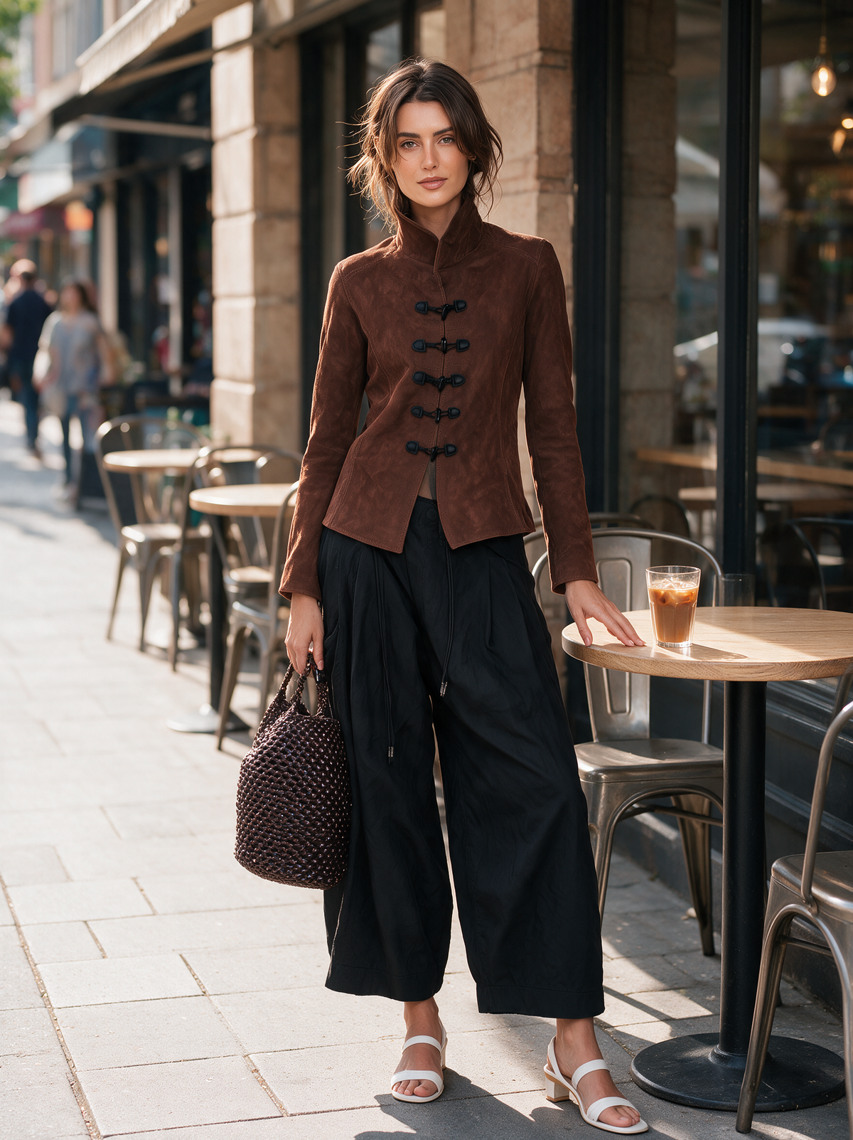 Conjunto Casual de 2 Piezas: Chaqueta Marrón en Ante de Manga Larga y Pantalón Negro Tejido