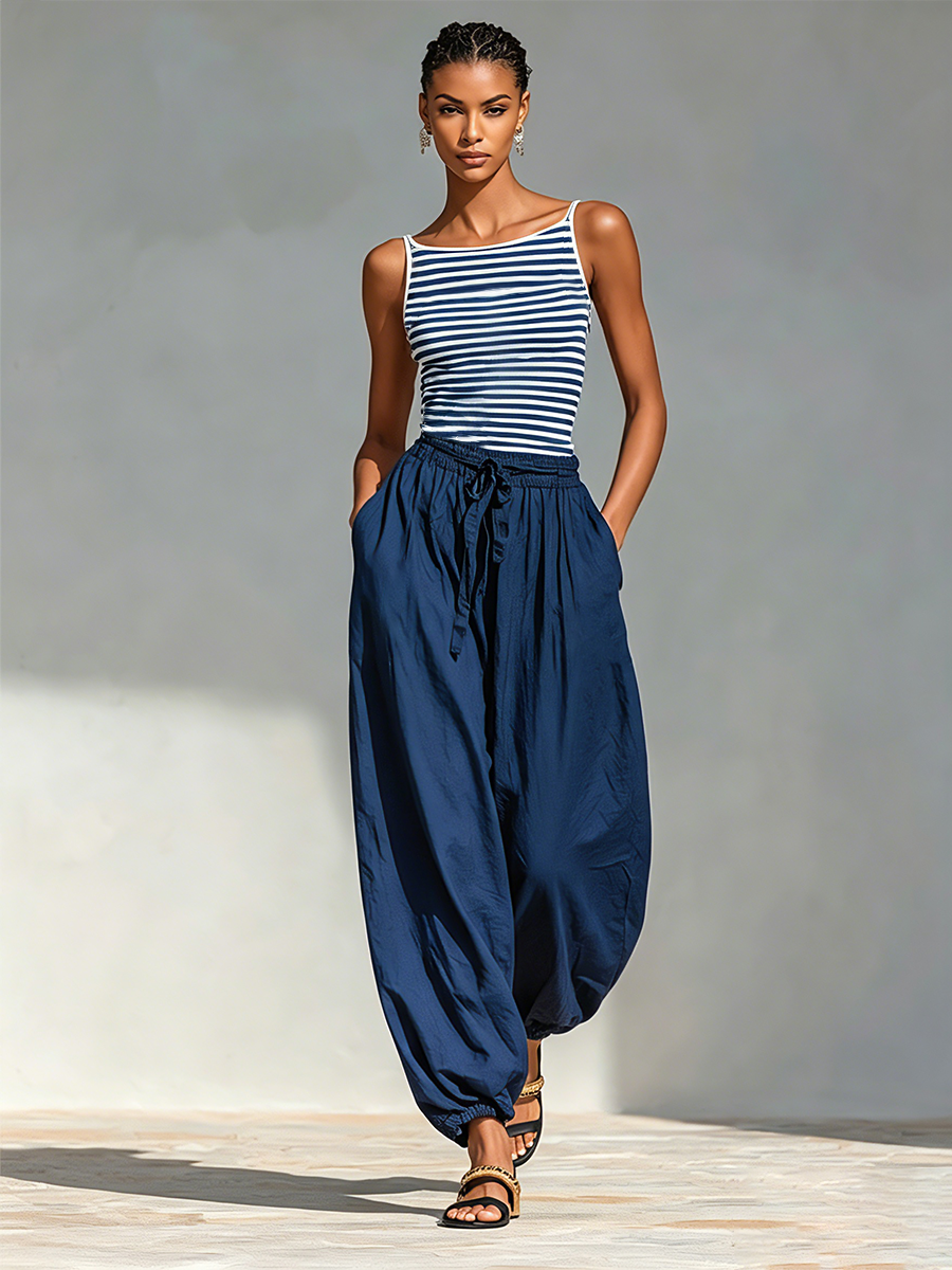 Conjunto de Dos Piezas de Rayas Azul Marino y Blanco para Mujer | Top de Tirantes con Escote Cuadrado y Pantalón Jogger Holgado con Cordón