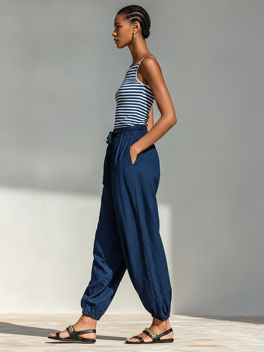 Conjunto de Dos Piezas de Rayas Azul Marino y Blanco para Mujer | Top de Tirantes con Escote Cuadrado y Pantalón Jogger Holgado con Cordón