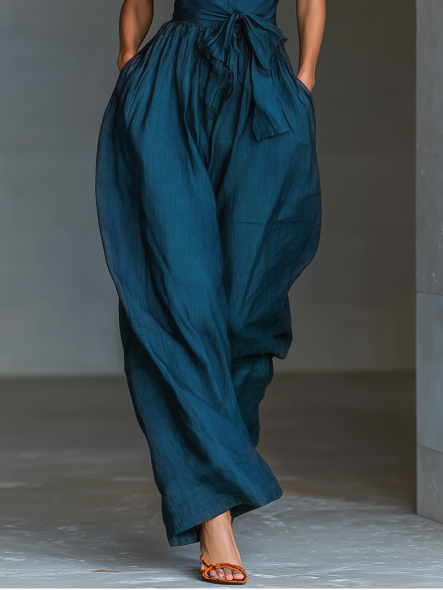 Mono Azul Marino en Lino, Cuello Cruzado Halter, Pernera Ancha, con Cinturón Anudado y Bolsillos Laterales